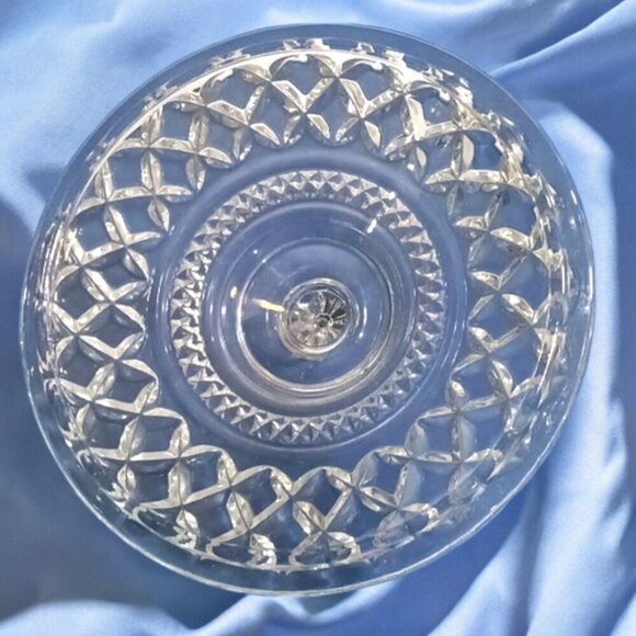 Vintage Anchor Hocking 'Wexford' Heavy Clear Cut Glass Pedestal Bowl‎ with Lid - Picture 8 of 9